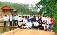 Sinh viên hai lớp 65.NTTS-KS và 65.NTTS-CN đi thực tế nghề nghiệp tại các trang trại sản xuất giống và nuôi cá nước lạnh tại Lâm Đồng