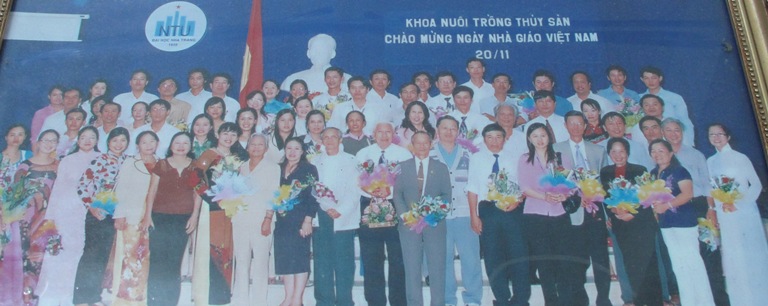 Cán bộ Khoa NTTS cùng các thành viên Trường ĐH Thủy sản năm 2009