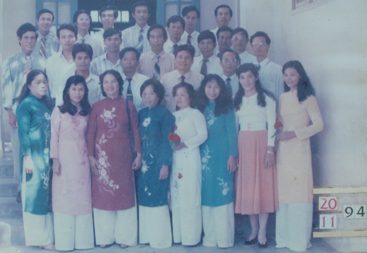 Cán bộ Khoa NTTS cùng các thành viên Trường ĐH Thủy sản năm 1994