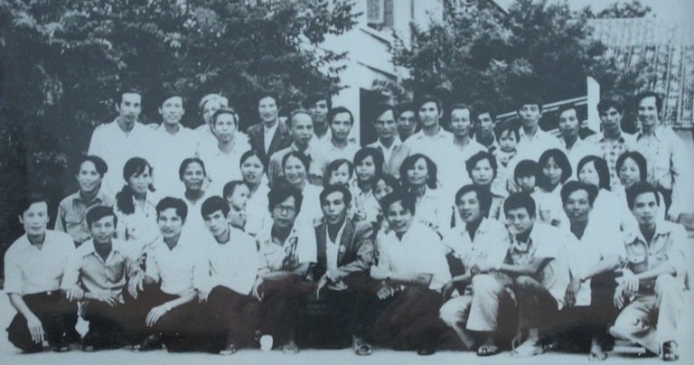 Cán bộ Khoa NTTS cùng các thành viên Trường ĐH Thủy sản những năm 80