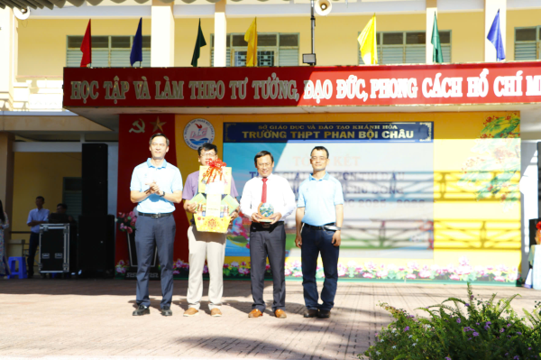 Chương trình “Mùa Xuân Yêu Thương” và Tư vấn tuyển sinh ngành Nuôi trồng Thủy sản