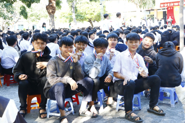 Chương trình “Mùa Xuân Yêu Thương” và Tư vấn tuyển sinh ngành Nuôi trồng Thủy sản