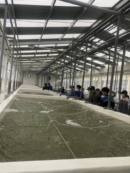 Sinh viên khóa 65 ngành Nuôi trồng thủy sản tham quan thực tế tại công ty TNHH  Khoa Kỹ sinh vật Thăng Long