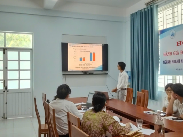Viện NTTS Trường Đại Học Nha Trang tổ chức bảo vệ luận văn tốt nghiệp cho sinh viên 63.NTTS - CN